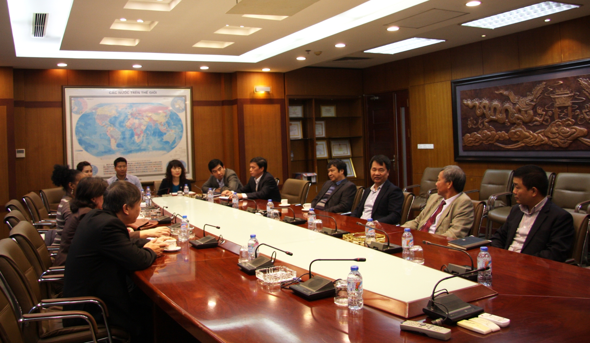 The new ambassador of the Republic of Cuba to visit Viglacera Corporation